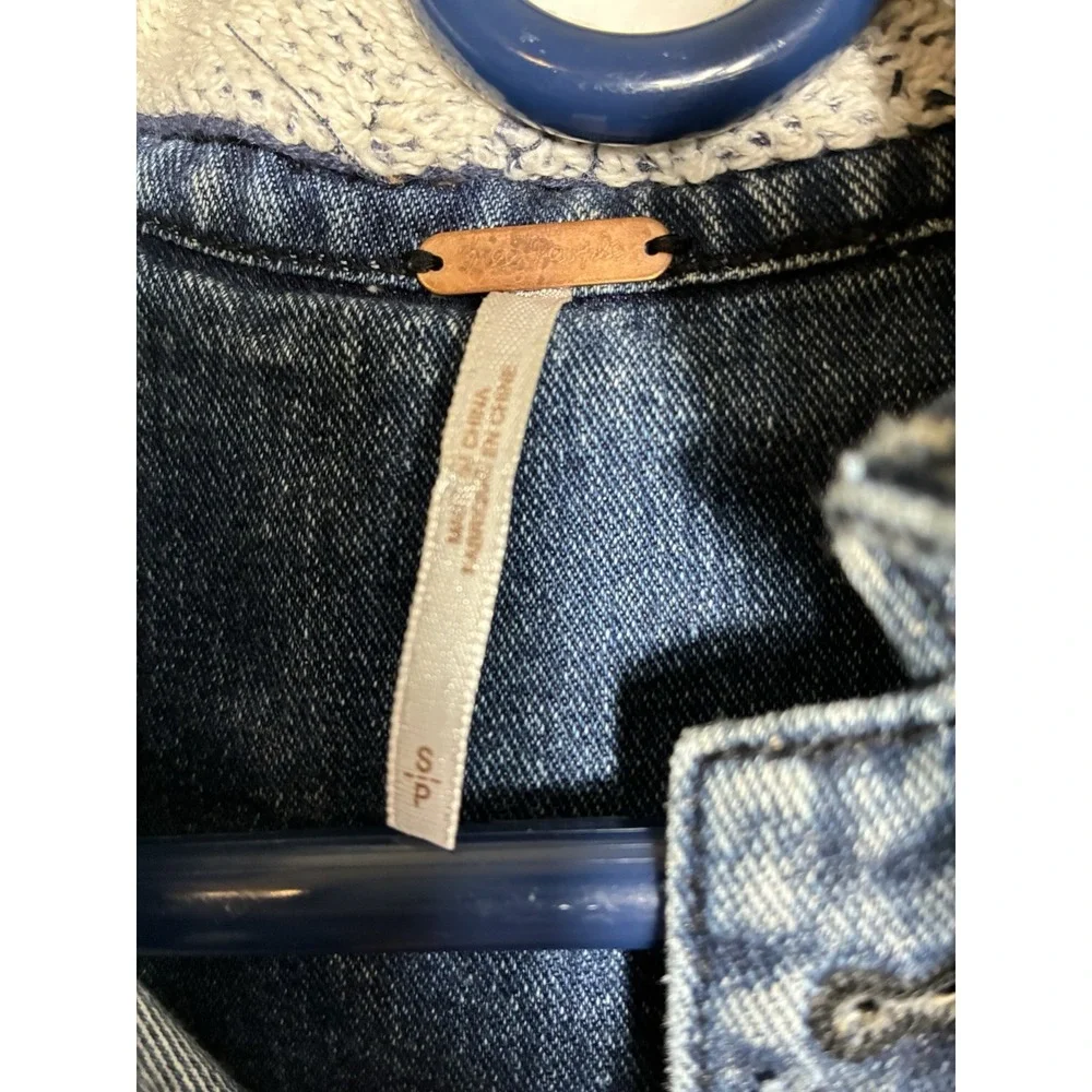 Free People Denim Jacket With Sweater Sleeves Sz Small Mid Wash Preppy Classic - Picture 4 of 9